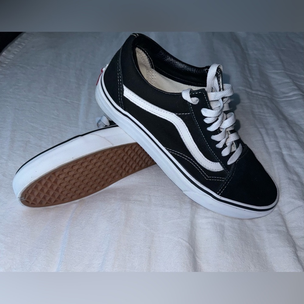 VANS OLD SKOOL BLACK/WHITE LOW SUEDE CANVAS UNISEX Men’s 7 Women’s 8.5